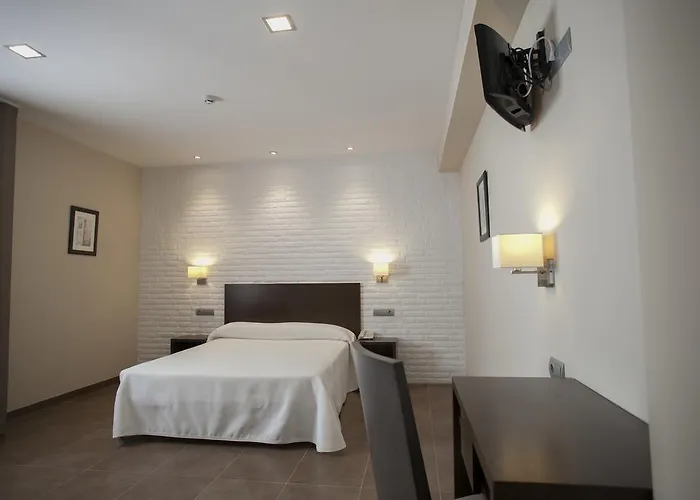 מלון Restaurante El Corte 2*